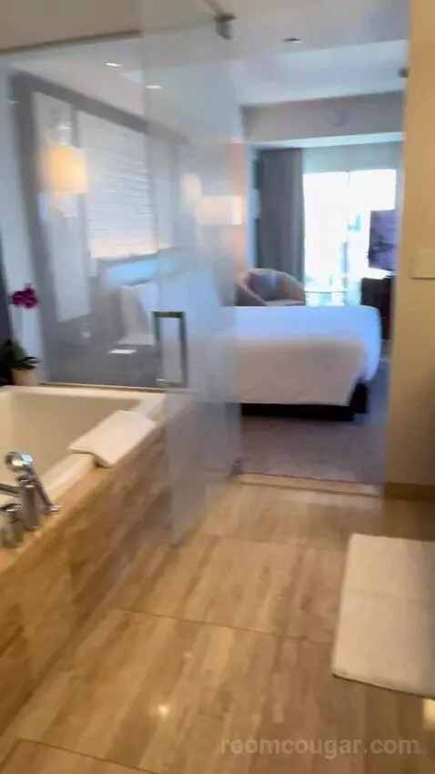 One Bedroom King Suite (#1901) bed picture #9