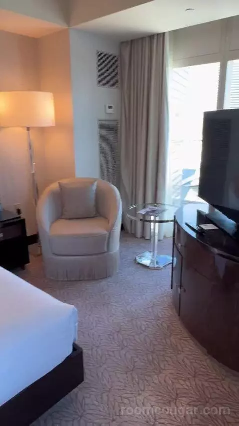 One Bedroom King Suite (#1901) bed picture #3