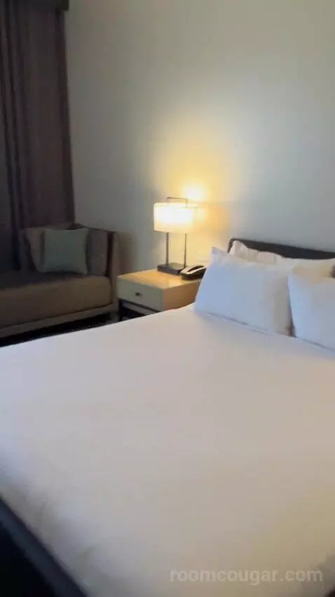 Gallery Studio King Bed (#3802) picture #17