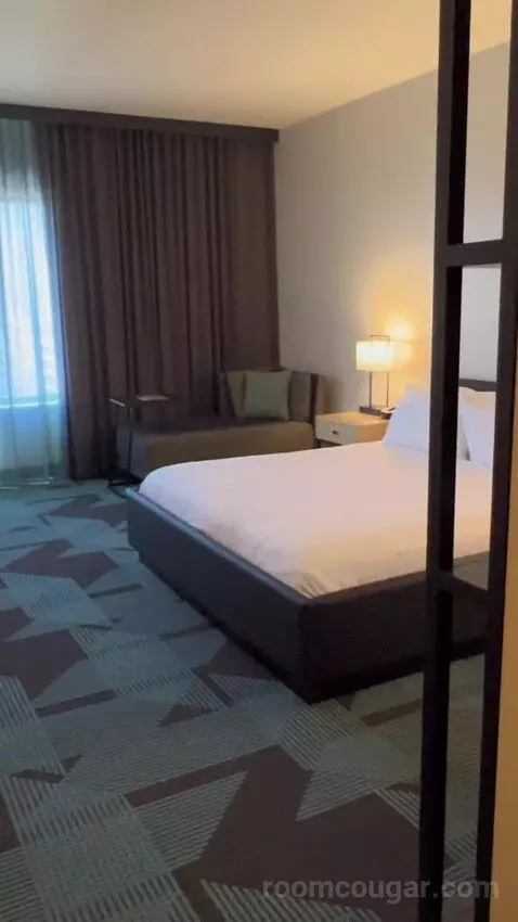 Gallery Studio King Bed (#3802) picture #3