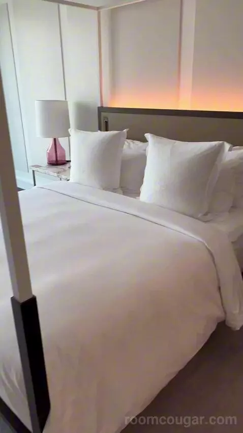 Four Seasons Hotel Montreal Premier King Room review by proliv