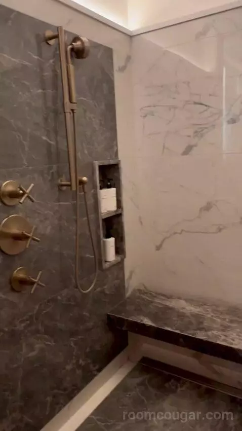 Premier King Room (#1002) picture #20