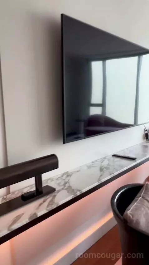 Premier King Room (#1002) picture #3