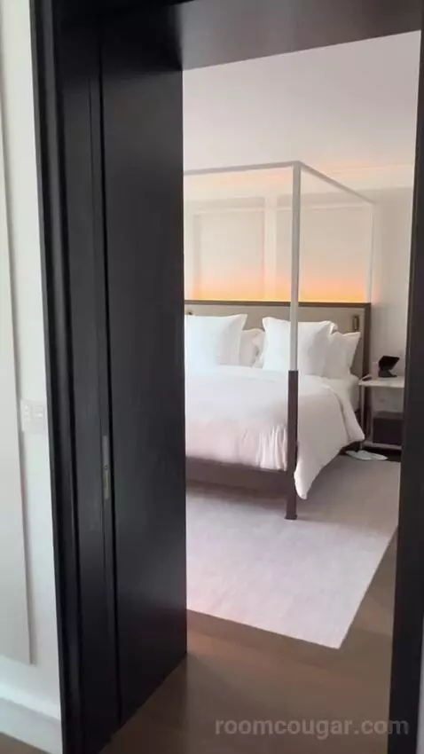 Executive King Suite (#1102) picture #14