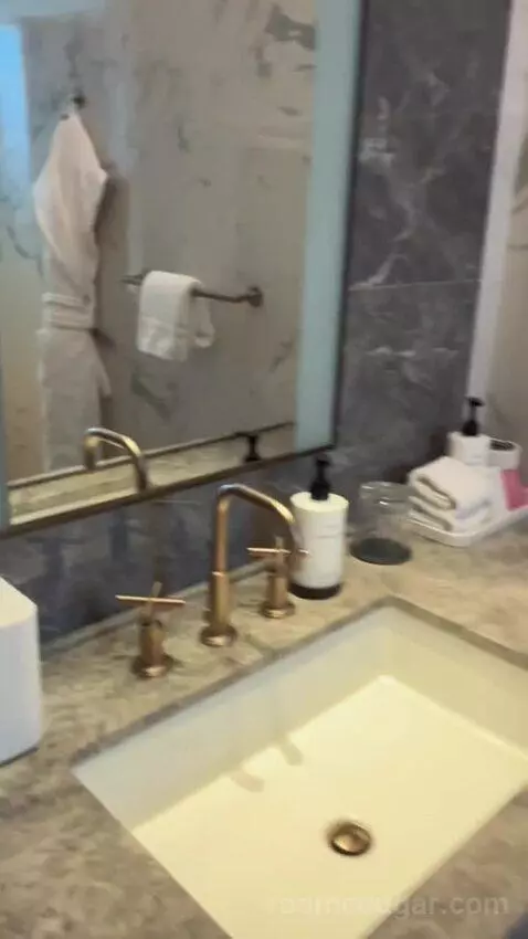 Executive King Suite (#1102) picture #21