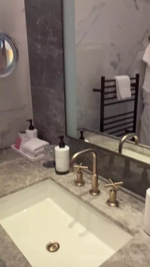 Executive King Suite (#1102) picture #23