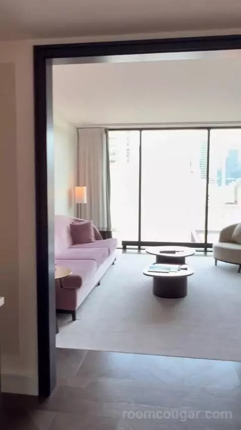 Executive King Suite (#1102) picture #7