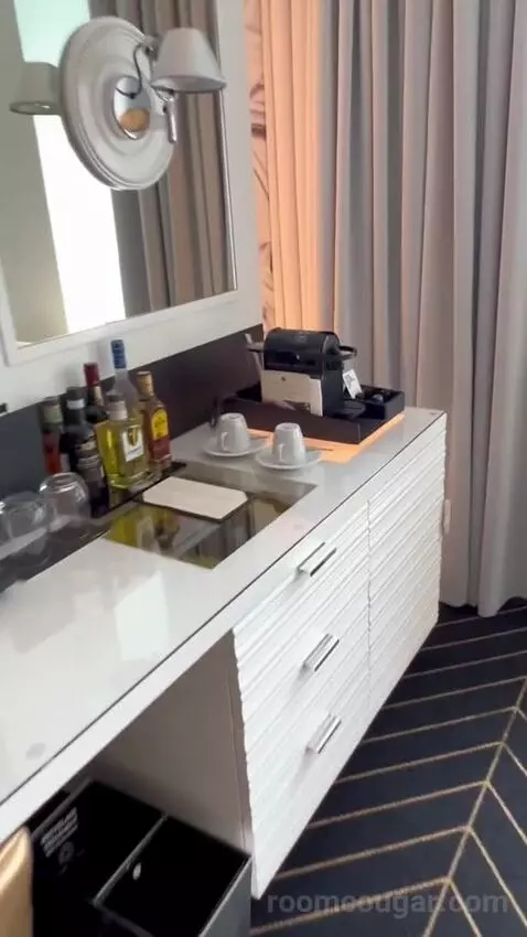 Spectacular, Guest Room, 1 King, Park View (#809) picture #4