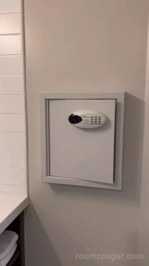 Luxe Suite (#1802) picture #23