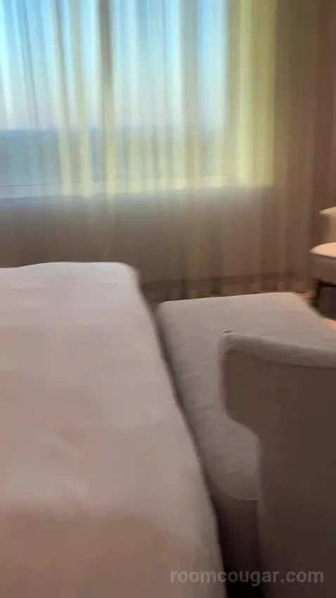 Executive Suite (#578) bed picture #6