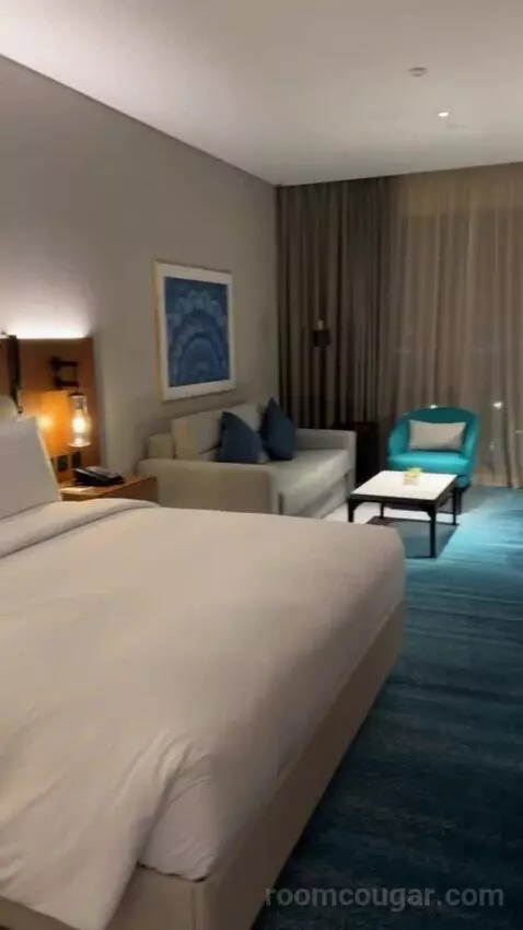 King Deluxe Room with Sofa Bed and Waterfront View (#1102) view picture #1
