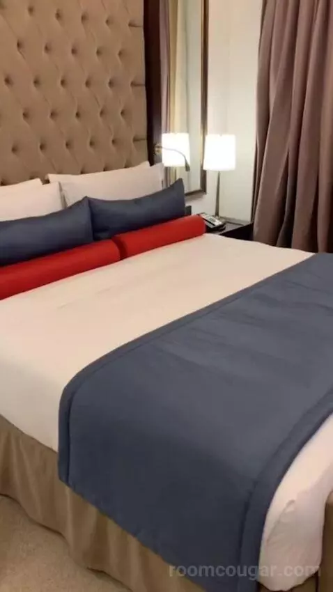 Deluxe Suite bed picture #5