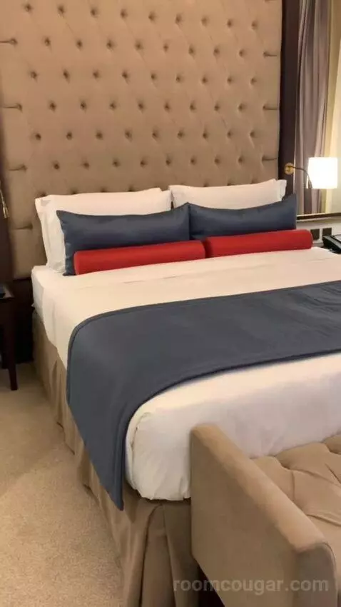 Deluxe Suite bed picture #7