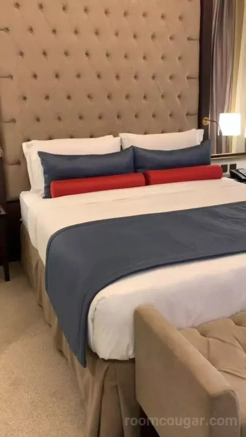 Deluxe Suite bed picture #8