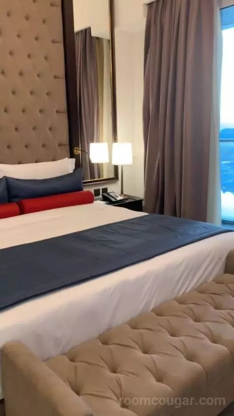 Deluxe Suite bed picture #10