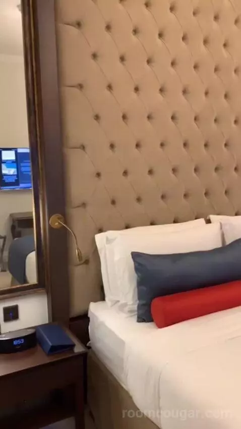 Deluxe Suite bed picture #1