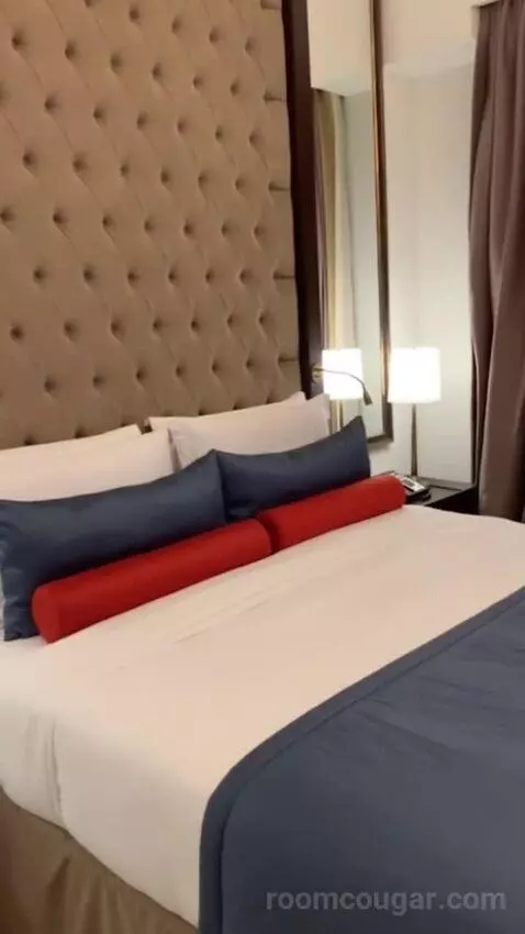 Deluxe Suite bed picture #3