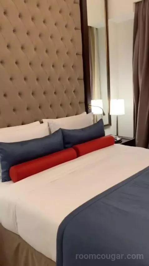 Deluxe Suite bed picture #4