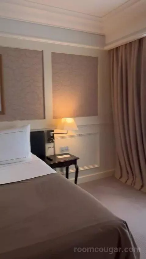Junior Suite with City View (#702) bed picture #6