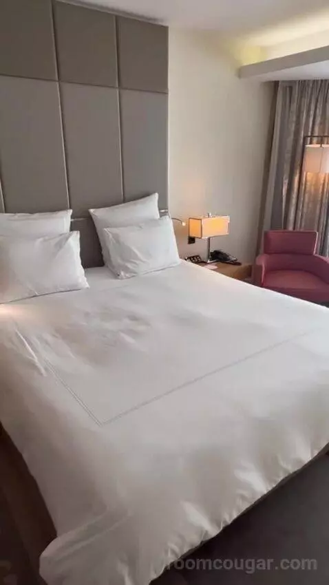 Pool Room bed picture #4