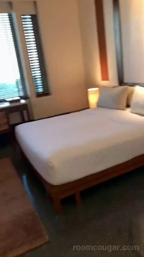 Serai Room bed picture #2
