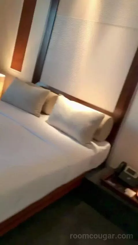 Serai Room bed picture #3
