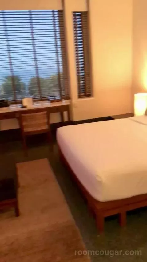 Serai Room bed picture #7
