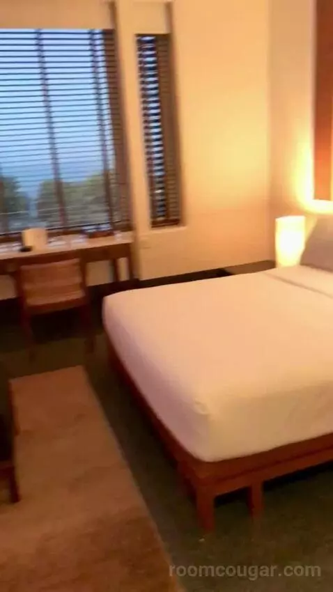 Serai Room bed picture #8