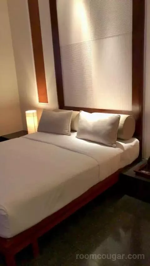 Serai Room bed picture #10