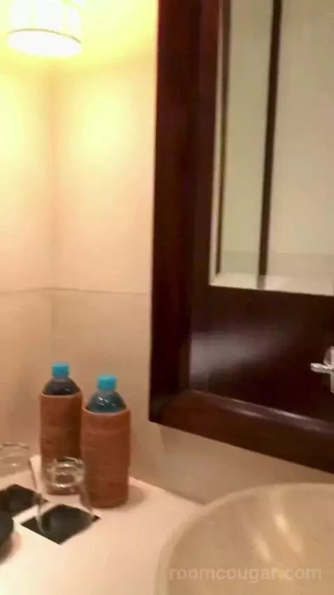 Serai Room bathroom picture #11