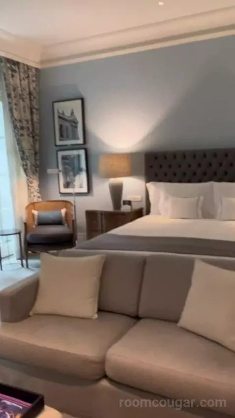 Junior Suite bed picture #5