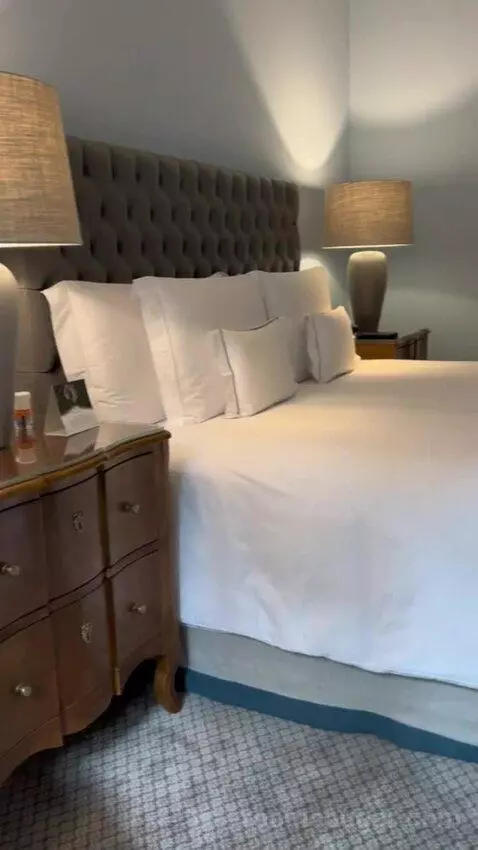 Junior Suite bed picture #7
