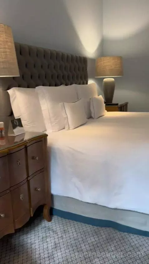 Junior Suite bed picture #8