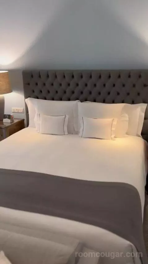 Junior Suite bed picture #1