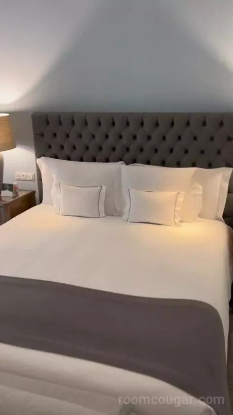 Junior Suite bed picture #2