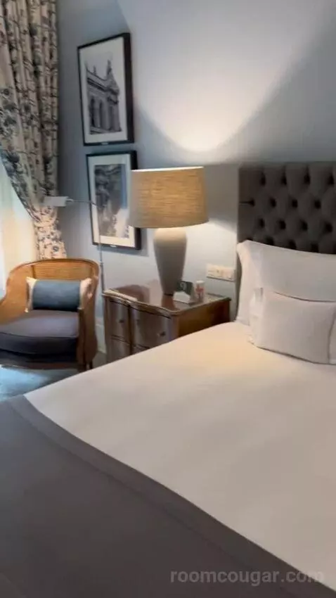 Junior Suite bed picture #3