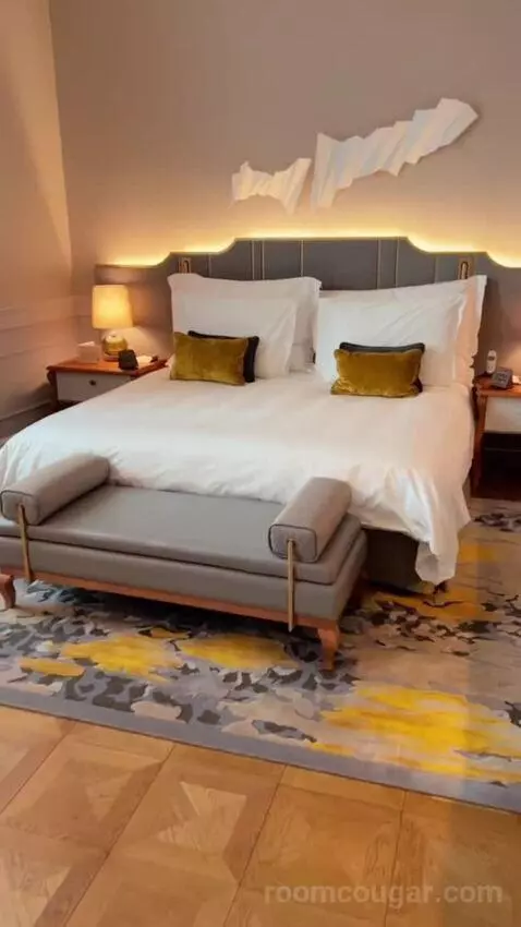 Deluxe Junior Suite (#207) bed picture #9