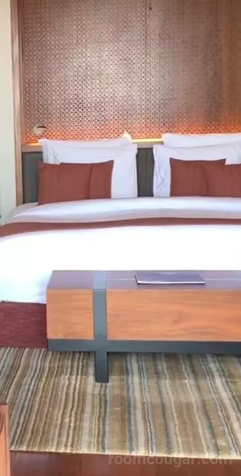 Deluxe Canyon View Room bed picture #5