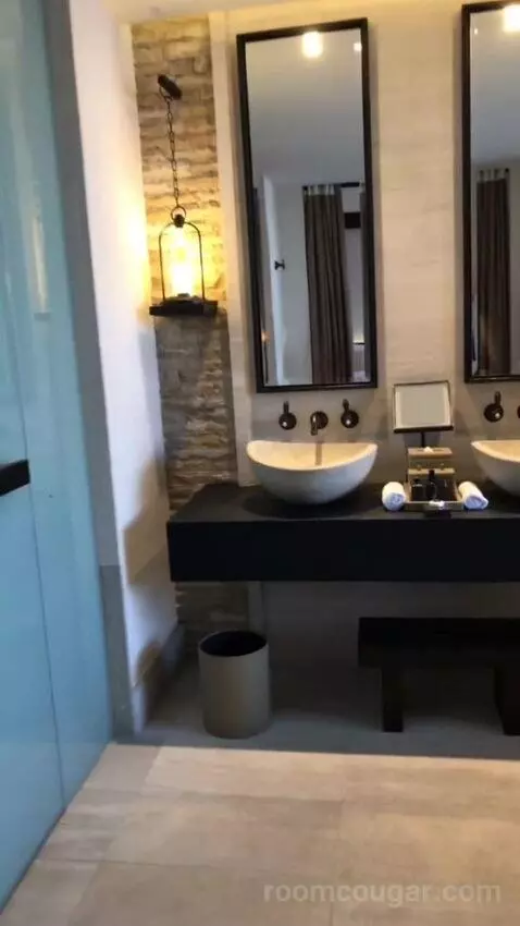 Double Room with View bathroom picture #2