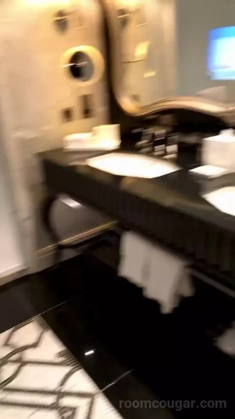 Deluxe Suite Old City View bathroom picture #3