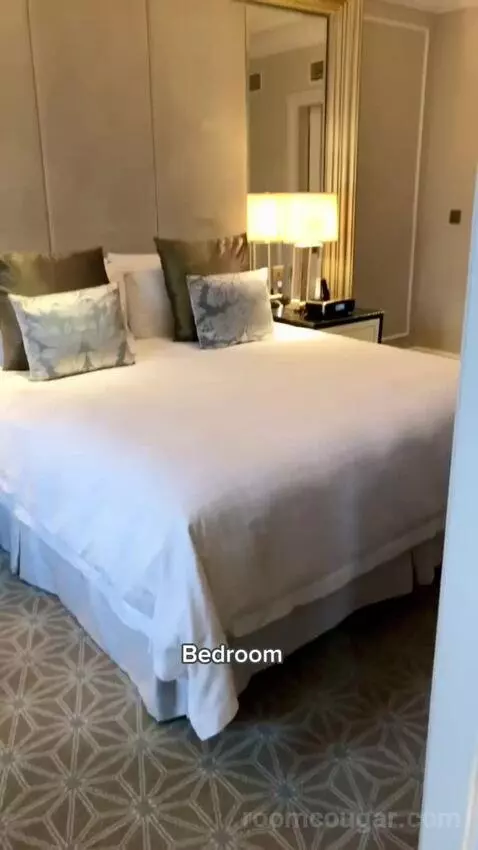 Deluxe Suite Old City View bed picture #3