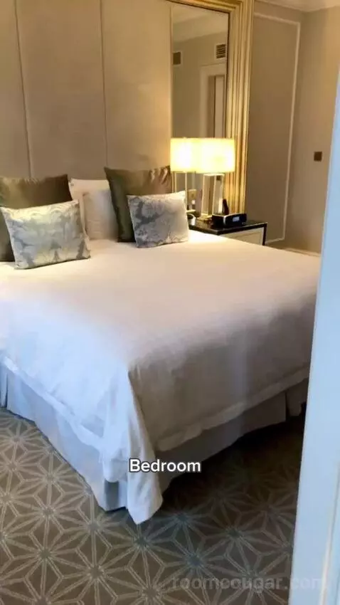 Deluxe Suite Old City View bed picture #4