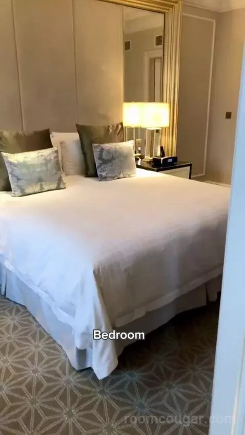 Deluxe Suite Old City View bed picture #5