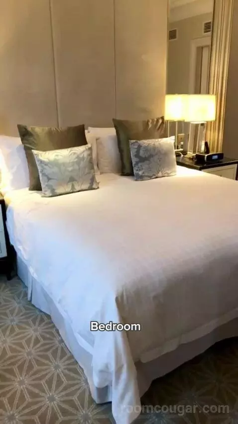 Deluxe Suite Old City View bed picture #9