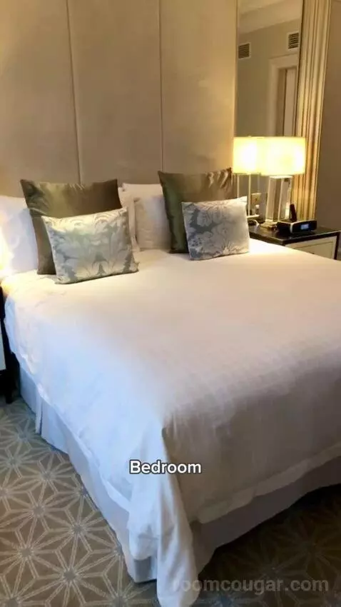 Deluxe Suite Old City View bed picture #10