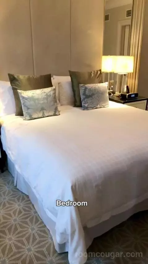 Deluxe Suite Old City View bed picture #12
