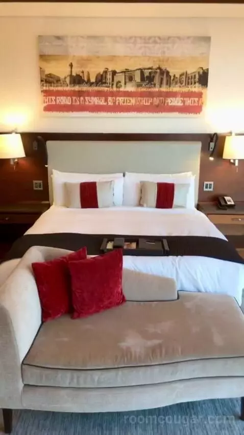 Fairmont Gold Signature Suite City View bed picture #6