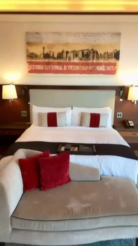 Fairmont Gold Signature Suite City View bed picture #8