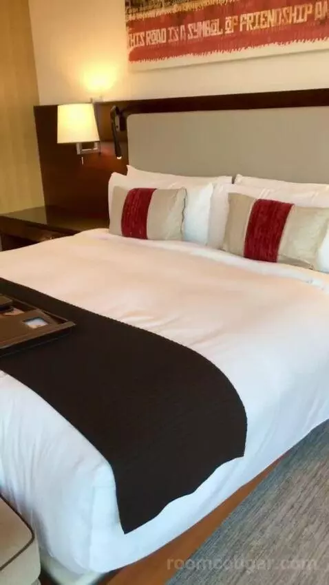 Fairmont Gold Signature Suite City View bed picture #10