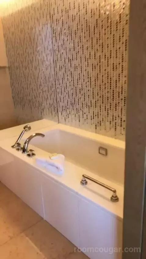 Fairmont Gold Signature Suite City View bathroom picture #1